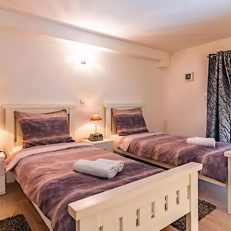 Apartment Vanilla Split