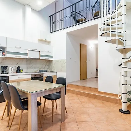 Apartment Vanilla Split